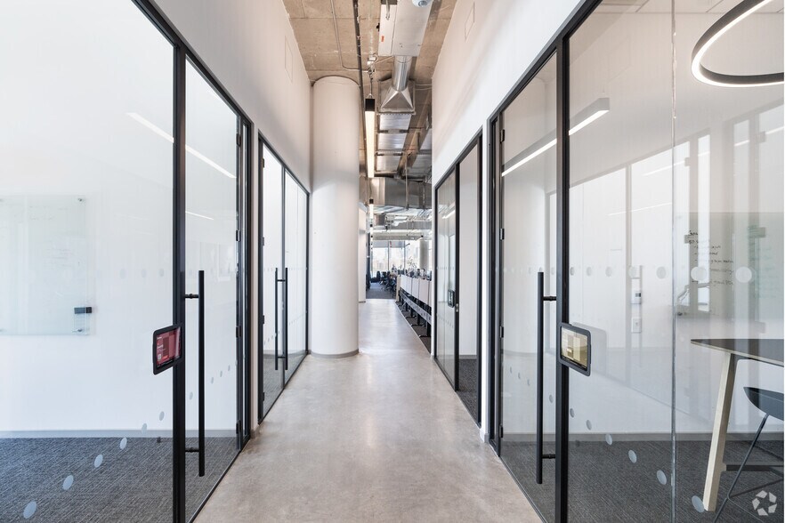 More Photos Of 25 Kent Ave, Brooklyn Office For Lease