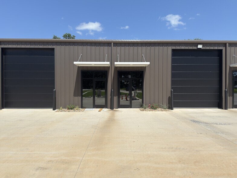 More Photos Of 12173 State 64 hwy, Tyler Showroom For Lease