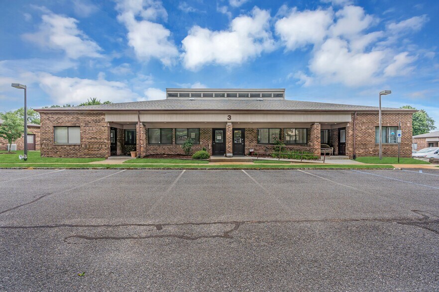 More Photos Of 301-303 Candlewood Cmn, Howell Medical For Lease