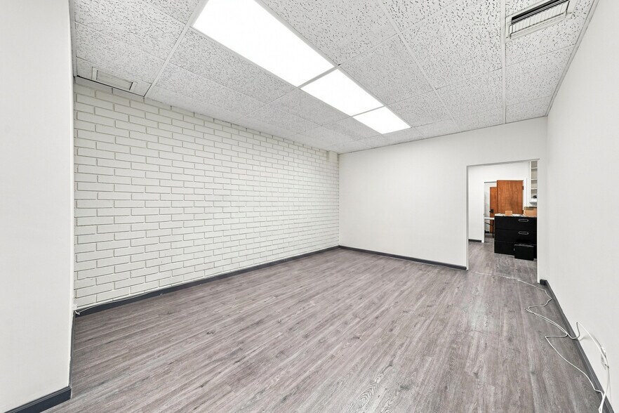 More Photos Of 2333 Beverly Blvd, Los Angeles Office For Lease