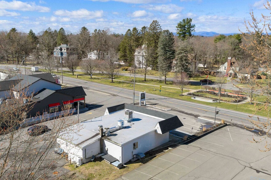 More Photos Of 7588 N Broadway, Red Hook Specialty For Sale