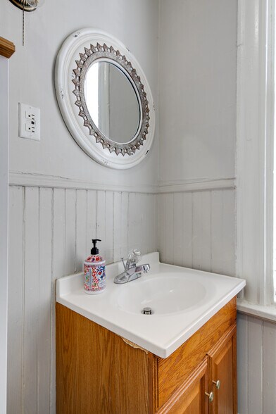 More Photos Of 1320 W Main St, Richmond Office Residential For Sale