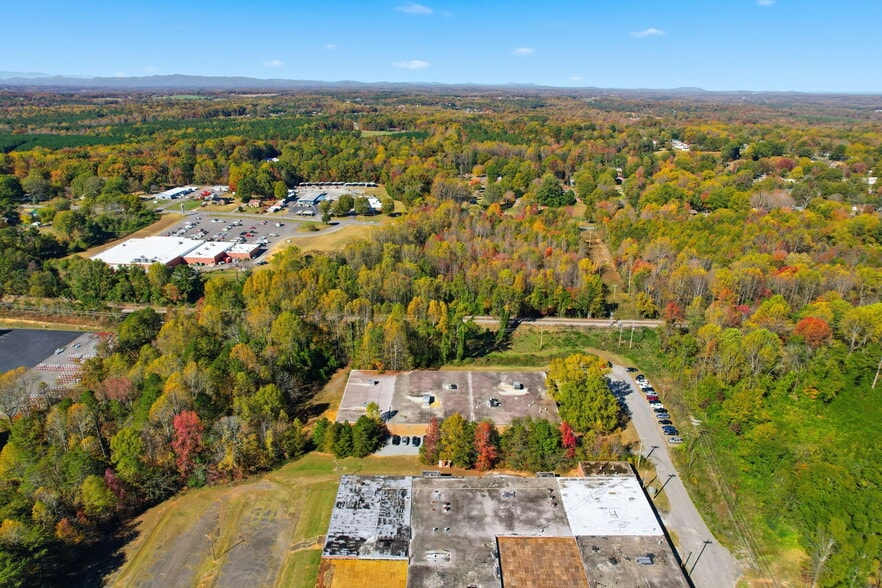 More Photos Of 100 Sweetree St, Cherryville Warehouse For Lease