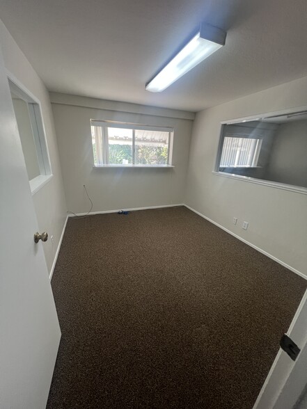 More Photos Of 3840 Bayshore Blvd, Brisbane Service For Lease
