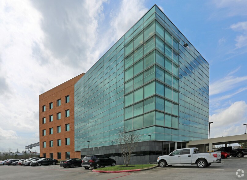 More Photos Of 7908 N Sam Houston Pky W, Houston Office For Lease