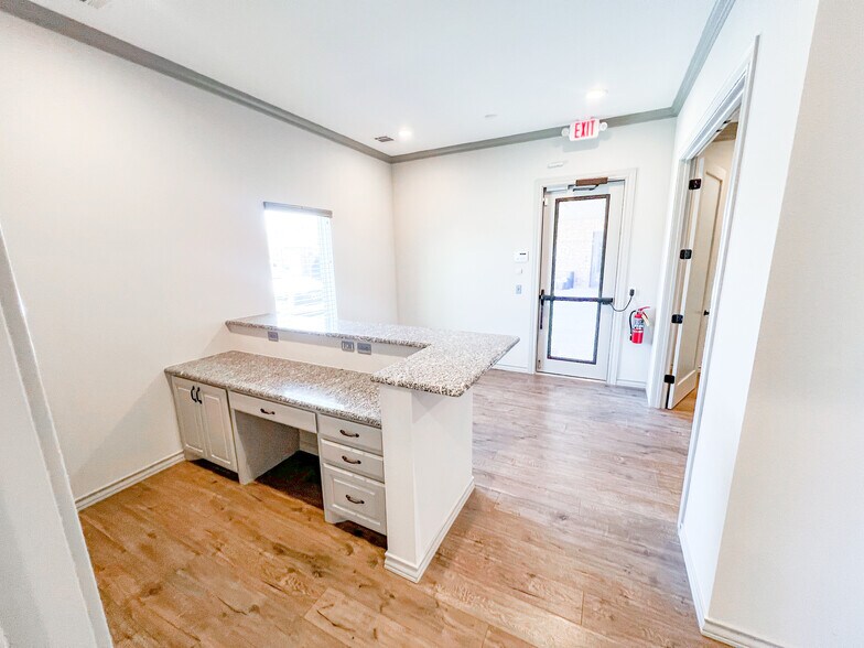 More Photos Of 5125 Sunmore Cir, Midland Office For Lease