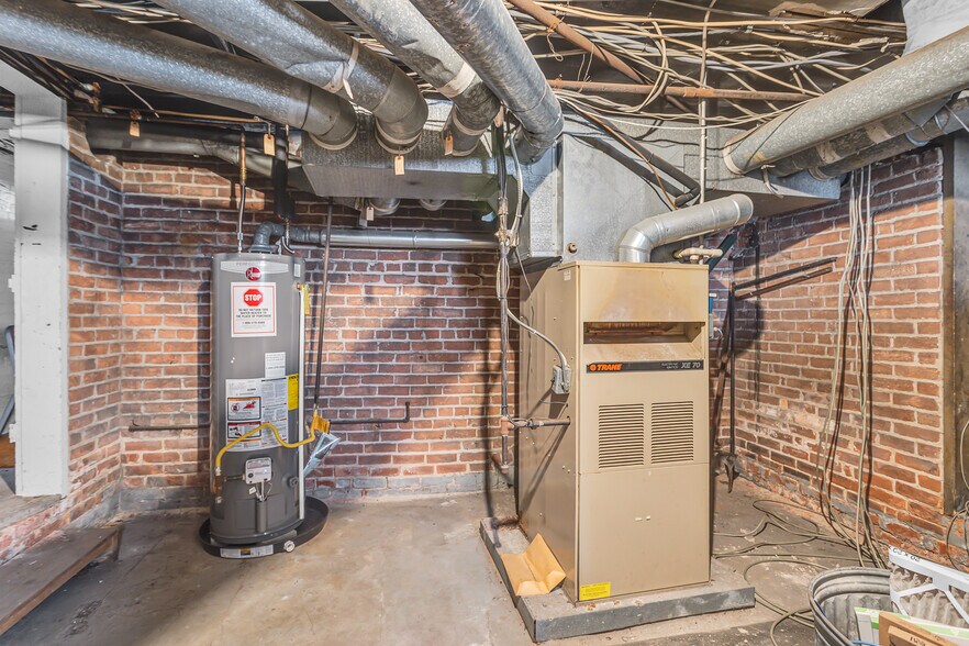 More Photos Of 601 S Jackson St, Jackson Office For Sale