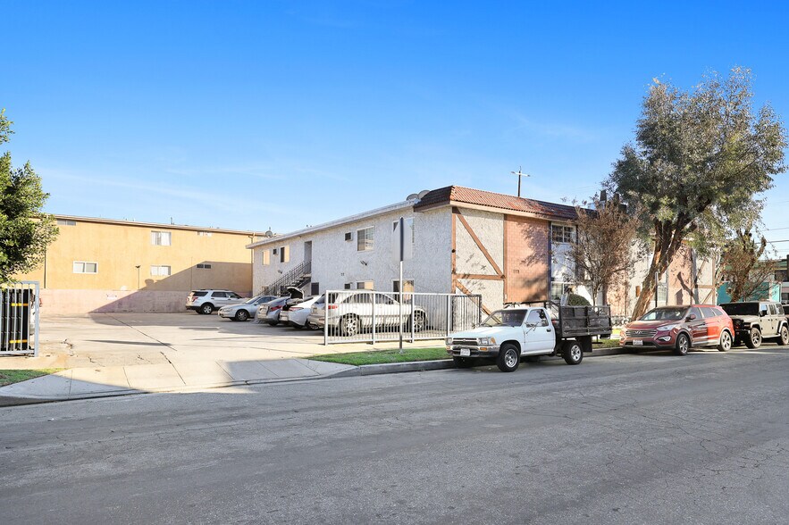 More Photos Of 15865 Vanowen St, Van Nuys Apartments For Sale