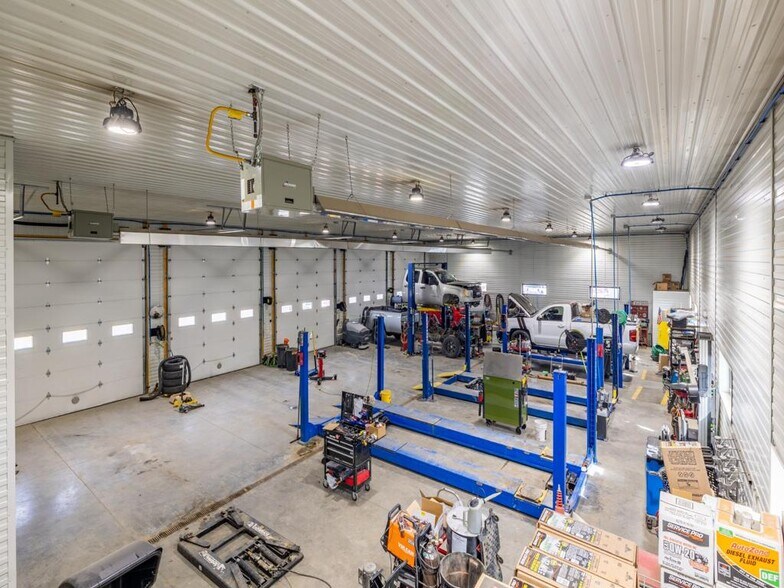 More Photos Of 528 Blackburn St, Cody Auto Repair For Sale