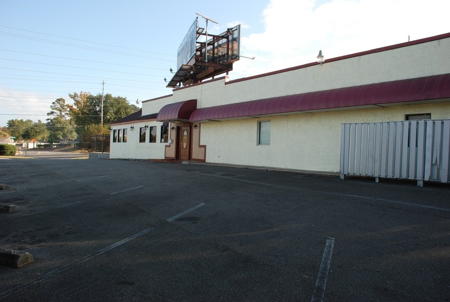 More Photos Of 2529 Apalachee Pky, Tallahassee Restaurant For Lease