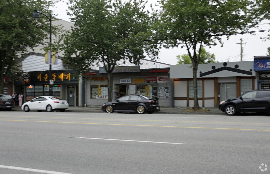 More Photos Of 1041 Kingsway, Vancouver Storefront For Sale