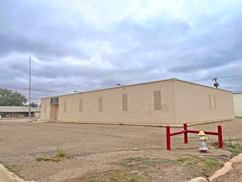 More Photos Of 704 N 13th St, Lamesa Self Storage For Sale