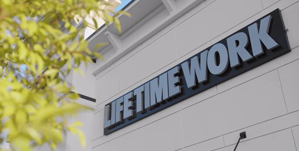 More Photos Of 5600 Roswell Rd, Sandy Springs Coworking Space