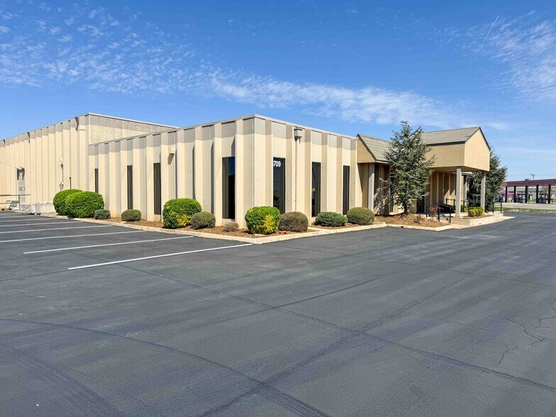 Primary Photo Of 3709 W Reno Ave, Oklahoma City Showroom For Lease