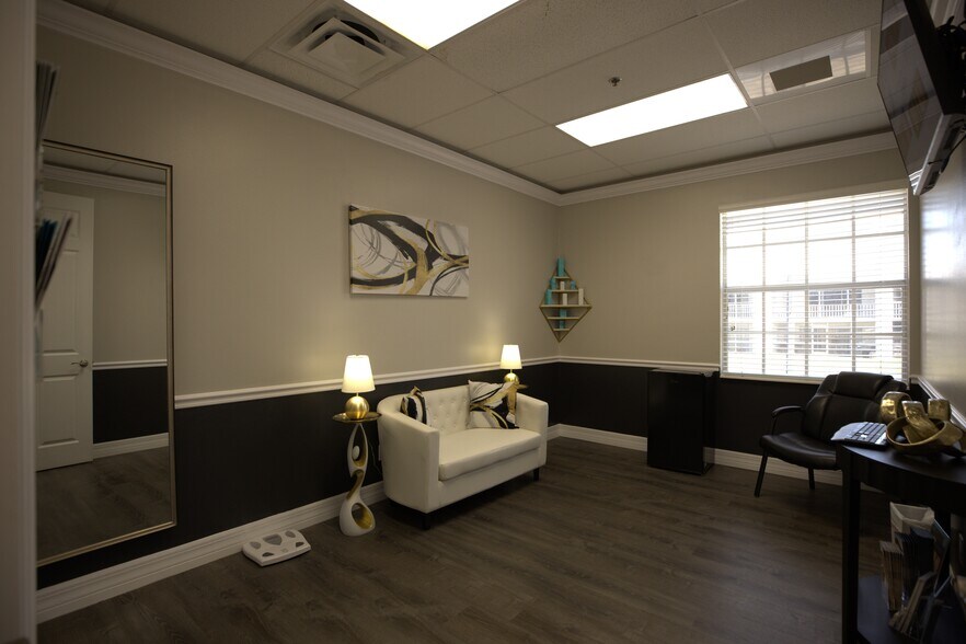 More Photos Of 21942 Edgewater Dr, Port Charlotte Office For Sale