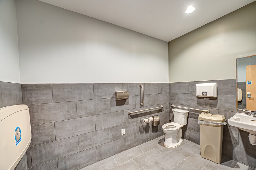 More Photos Of 24 Railroad Ave, Patchogue Office For Sale