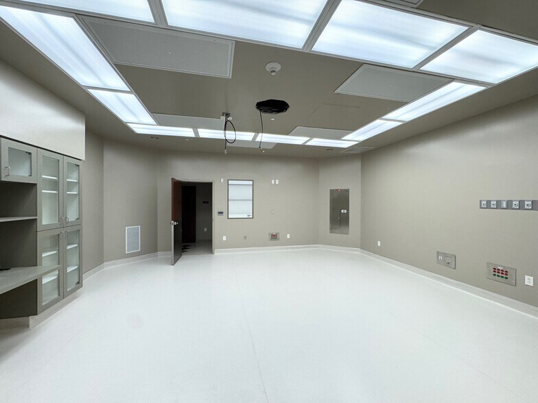 More Photos Of 200 Renaissance Way, Crockett Medical For Sale