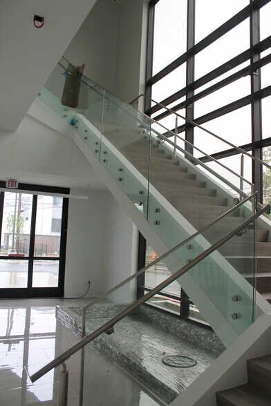More Photos Of 222 W Cypress St, San Antonio Medical For Lease