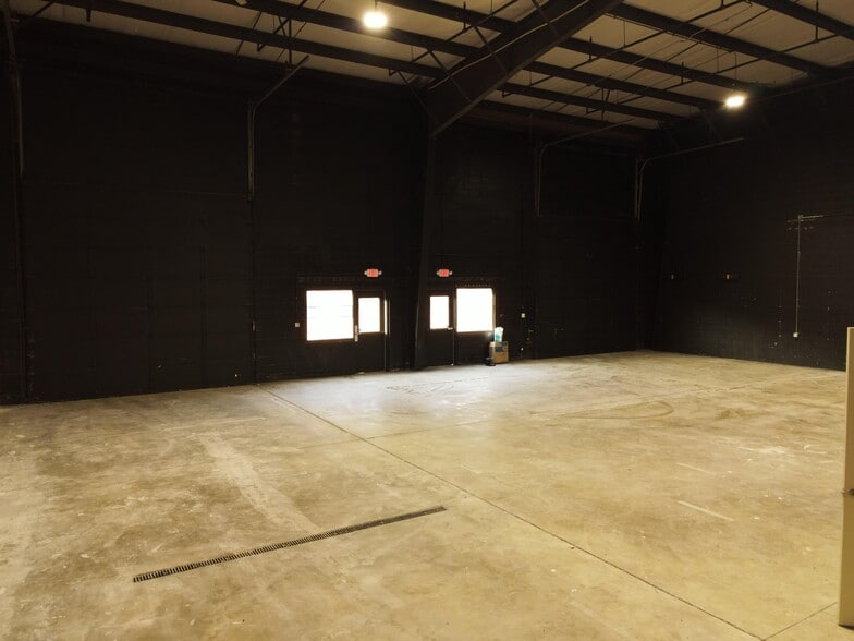 More Photos Of 30 Blackjack Rd, Fredericksburg Warehouse For Lease