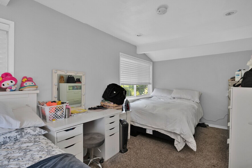 More Photos Of 801 W Whittier Blvd, La Habra Storefront Retail Residential For Sale