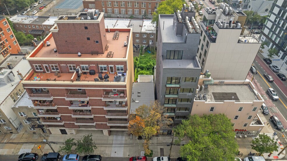 More Photos Of 21-12 31st ave, Astoria Apartments For Sale
