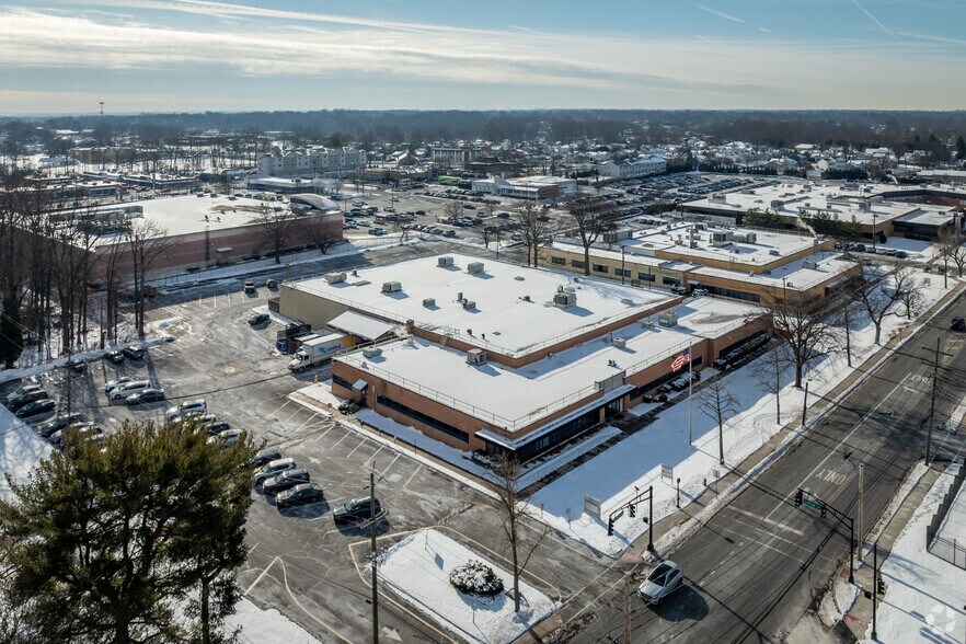 More Photos Of 133 Terminal Ave, Clark Flex For Lease