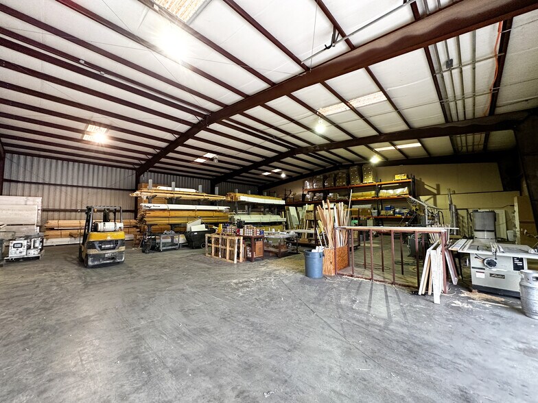 More Photos Of 1080 Bunton Creek Rd, Kyle Warehouse For Lease