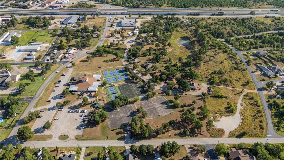 More Photos Of 141 Tahitian Dr, Bastrop Freestanding For Sale
