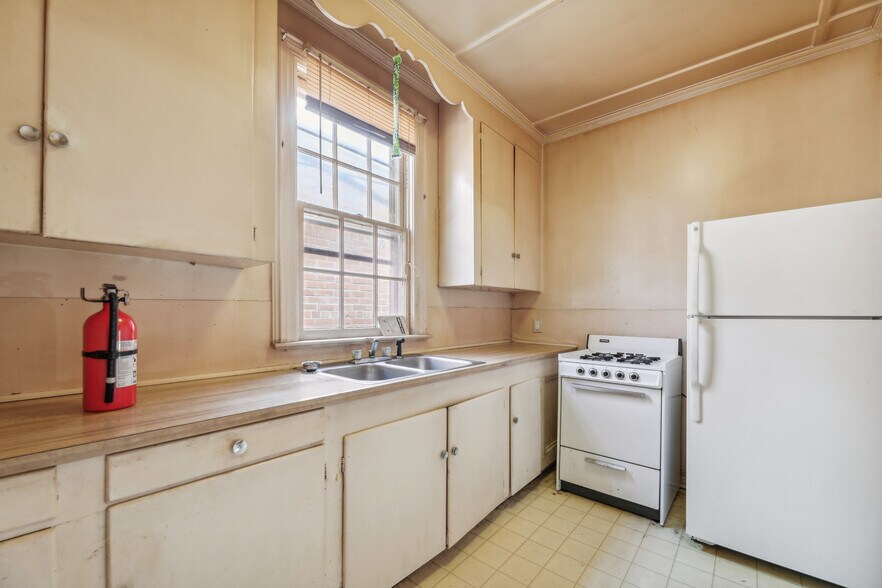 More Photos Of 75 Main St, Sussex Storefront Retail Residential For Sale