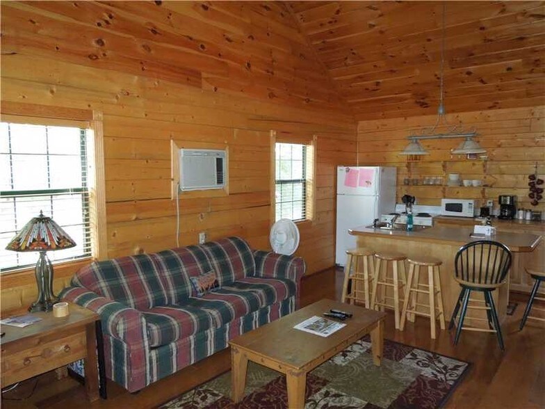 More Photos Of 15695 Highway 187, Eureka Springs Hotel For Sale