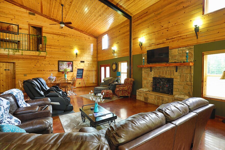 More Photos Of 1083 N 4290 Rd, Hugo Hotel For Sale