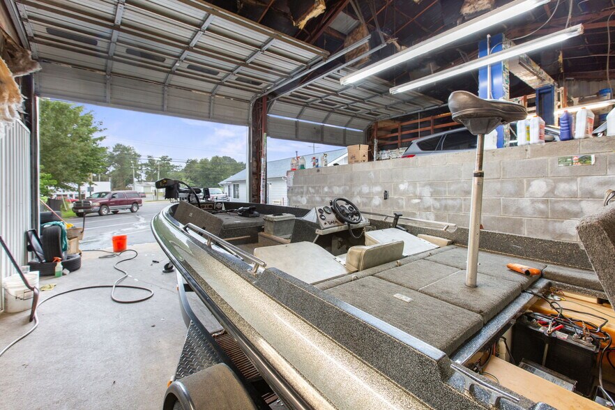 More Photos Of 1006 & 1008 S Church Lane, Tappahannock General Retail For Sale