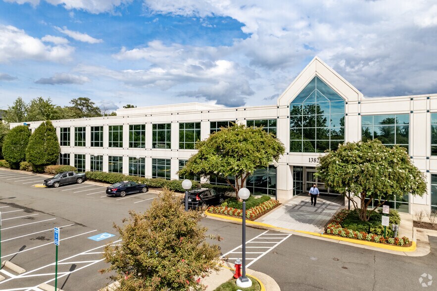 More Photos Of 13825 Sunrise Valley Dr, Herndon Office For Lease