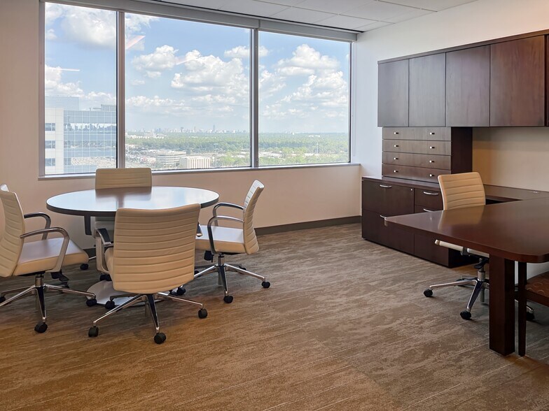 More Photos Of 11740 Katy Fwy, Houston Coworking Space