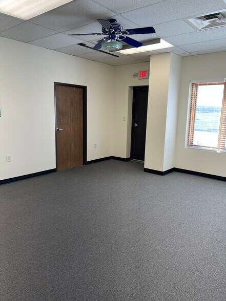 More Photos Of 7191 Arapahoe Rd, Boulder Warehouse For Lease