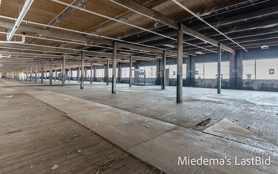 More Photos Of 1305 S Cedar St, Lansing Warehouse For Sale
