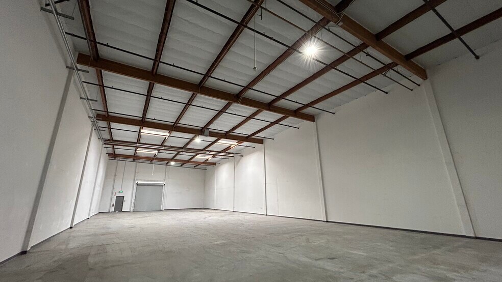 More Photos Of 34 Thomas, Irvine Research And Development For Lease
