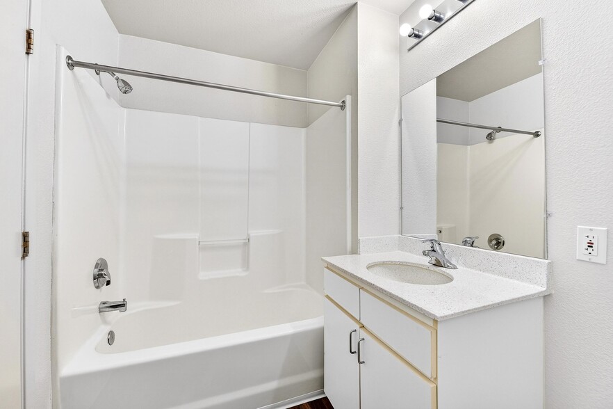 More Photos Of 900 F St, San Diego Apartments For Lease