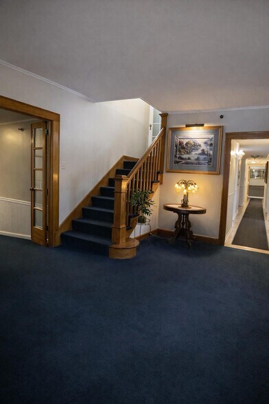 More Photos Of 10 Bruen Ct, Rensselaer Hospitality For Sale