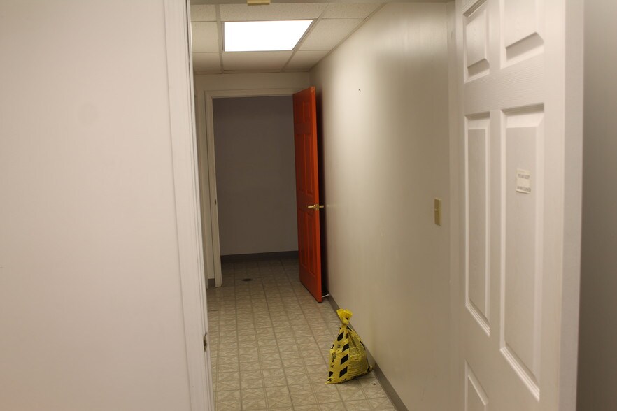 More Photos Of 3143 Main St, West Middlesex Storefront Retail Office For Lease