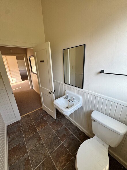 More Photos Of 916 N Longview St, Kilgore Office For Sale