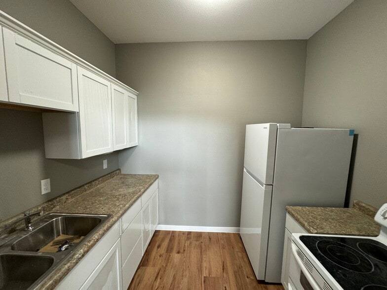 More Photos Of 112 NW 2nd Ave, Mandan Storefront Retail Residential For Sale