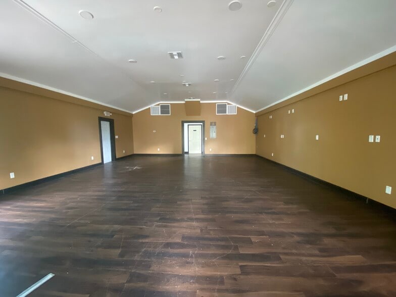 More Photos Of 1411 N 17th St, Tampa Restaurant For Lease