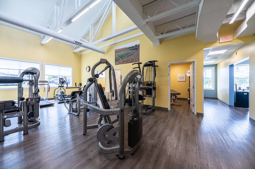 More Photos Of 74 Erin Dr, Morgantown Office For Sale