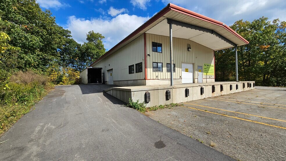 More Photos Of 21 Ranger Dr, Kittery Light Distribution For Sale