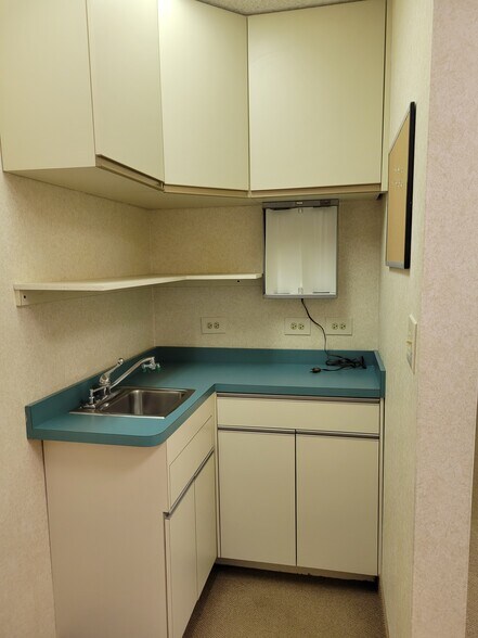 More Photos Of 180 White Rd, Little Silver Medical For Lease