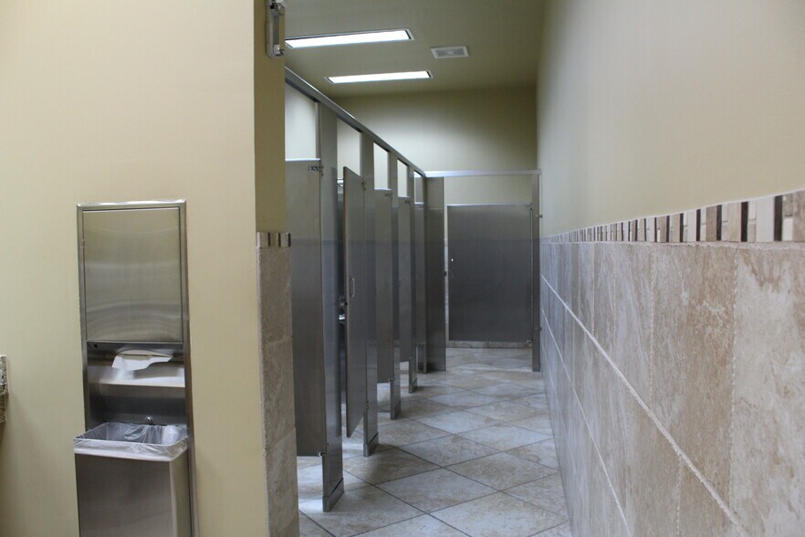 More Photos Of 9977 W Sam Houston Pky N, Houston Office For Lease