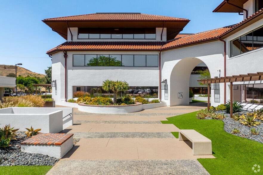 More Photos Of 23603 Park Sorrento, Calabasas Unknown For Lease