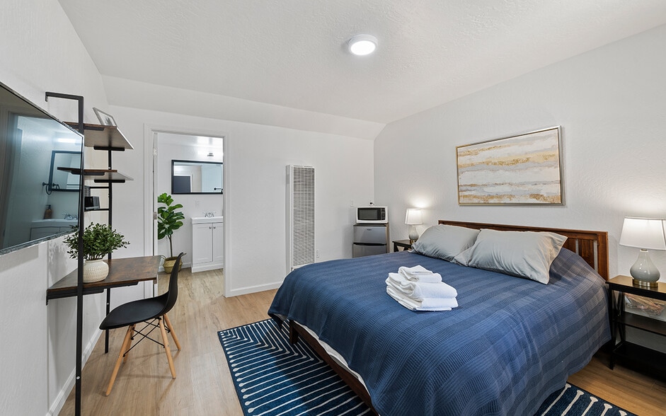 More Photos Of 3918 Pioneer Trl, South Lake Tahoe Hotel For Sale