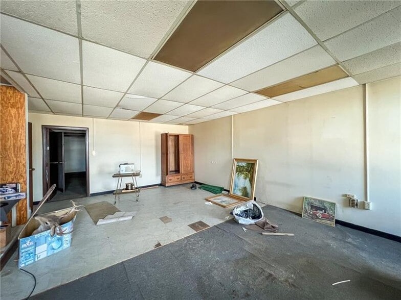 More Photos Of 119 E Wayne St, Butler Office Residential For Sale